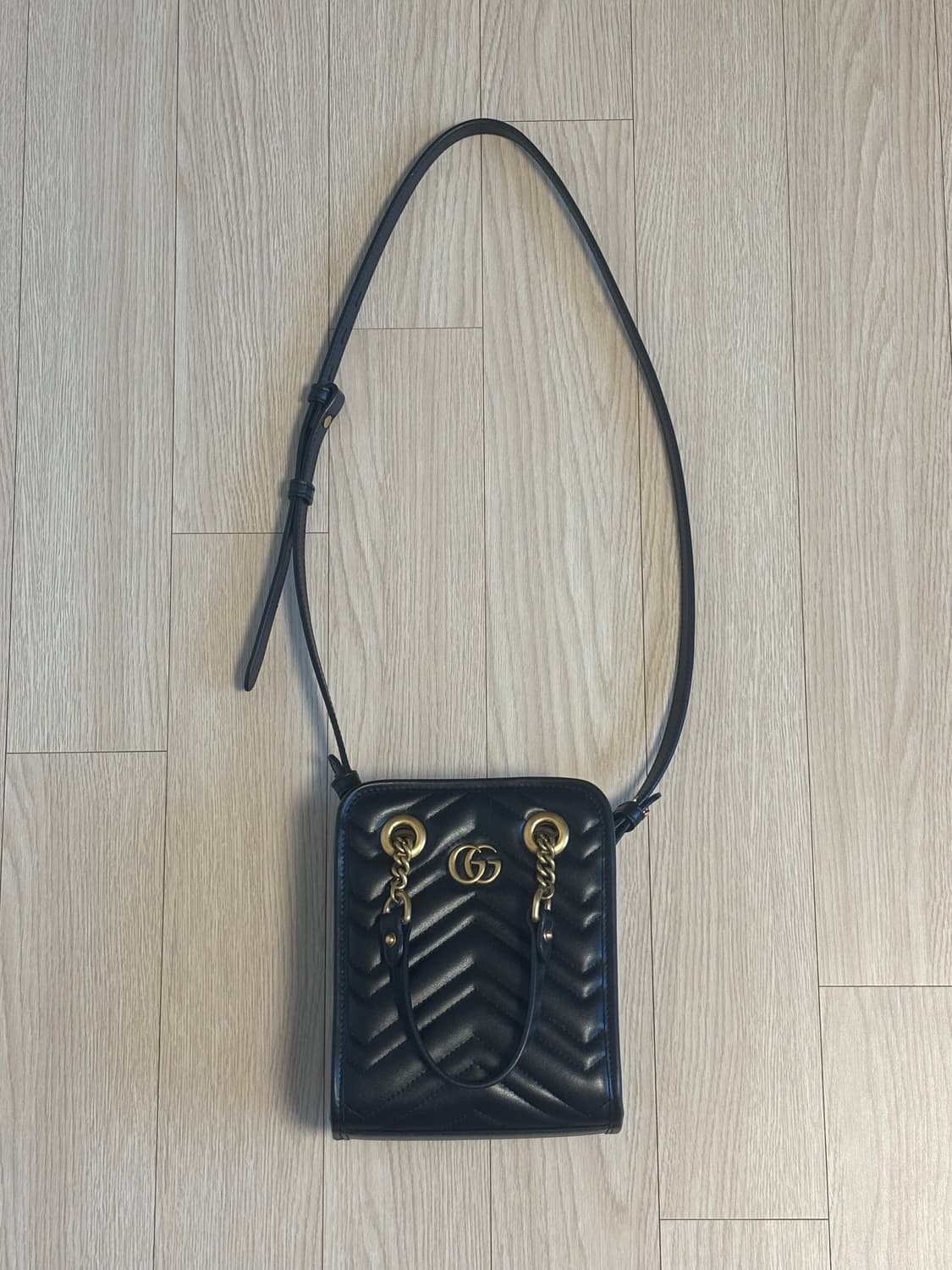 구찌 GG 마몬트 마틀라세 미니백 상품이미지1