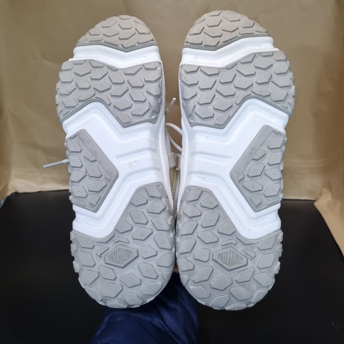 팔라디움 어반 운동화 실사이즈245 상품이미지3