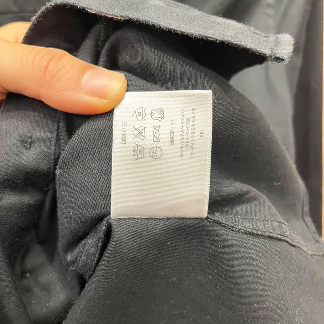 브룩스 브라더스 카라 블라우스 브이넥 프릴 버튼 클로징 디테일 블랙 상품이미지8