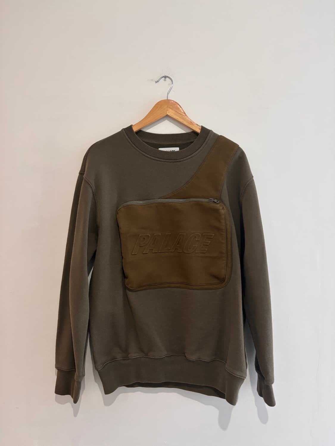 Palace bag crewneck 상품이미지1