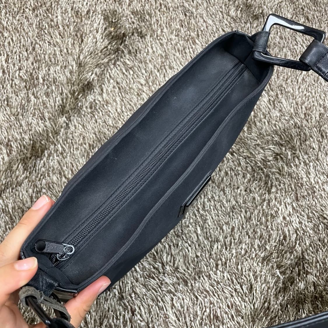DKNY 블랙 나일론 숄더백 상품이미지4