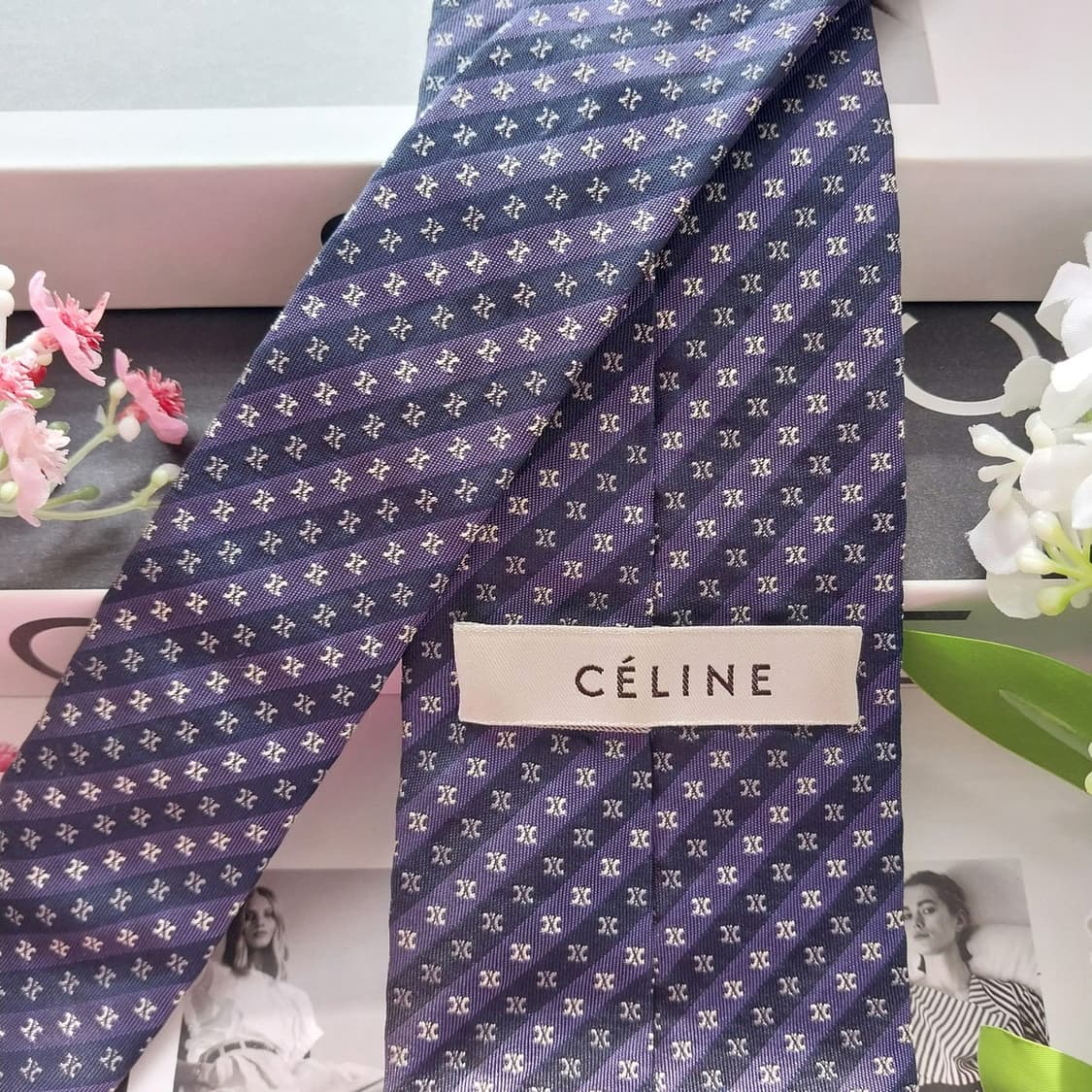 셀린느 실크 네이비 트리오페 패턴 넥타이 8.3cm A+등급 K2266
 상품이미지5
