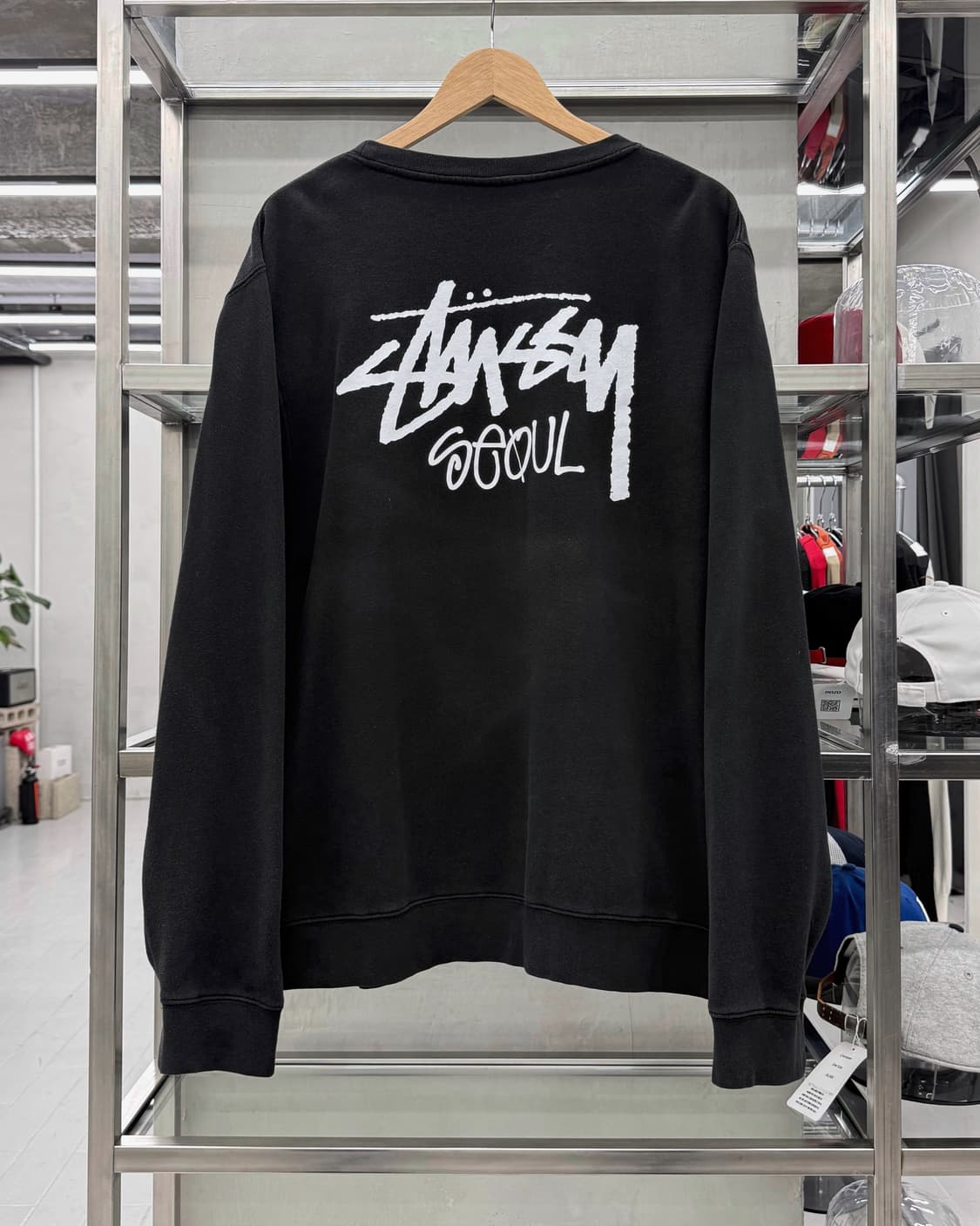 스투시 서울 챕터 빅 스탁 스웻 맨투맨 블랙 상품이미지1