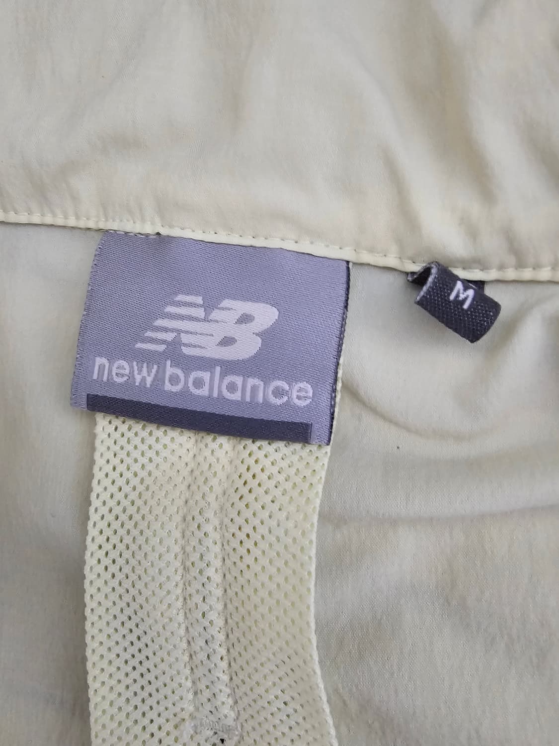 뉴발란스 옐로우 바람막이 자켓 M 상품이미지3