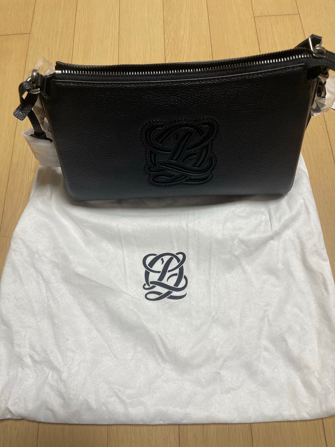 <새상품>루이까또즈 블랙 가죽 숄더백 상품이미지1