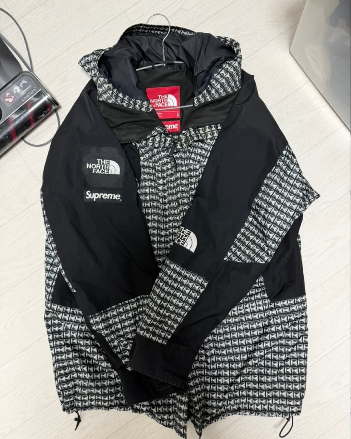 슈프림X노스페이스 스터드 바람막이 L 상품이미지1