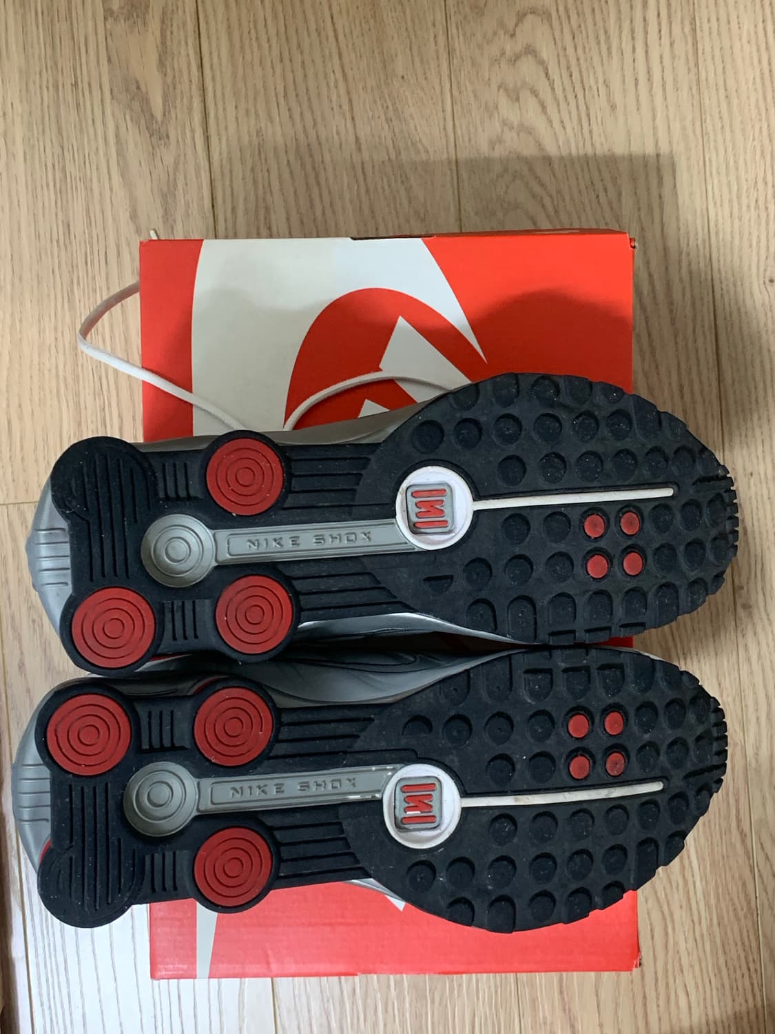 나이키 샥스 r4 메탈릭실버 코멧레드 300 상품이미지3