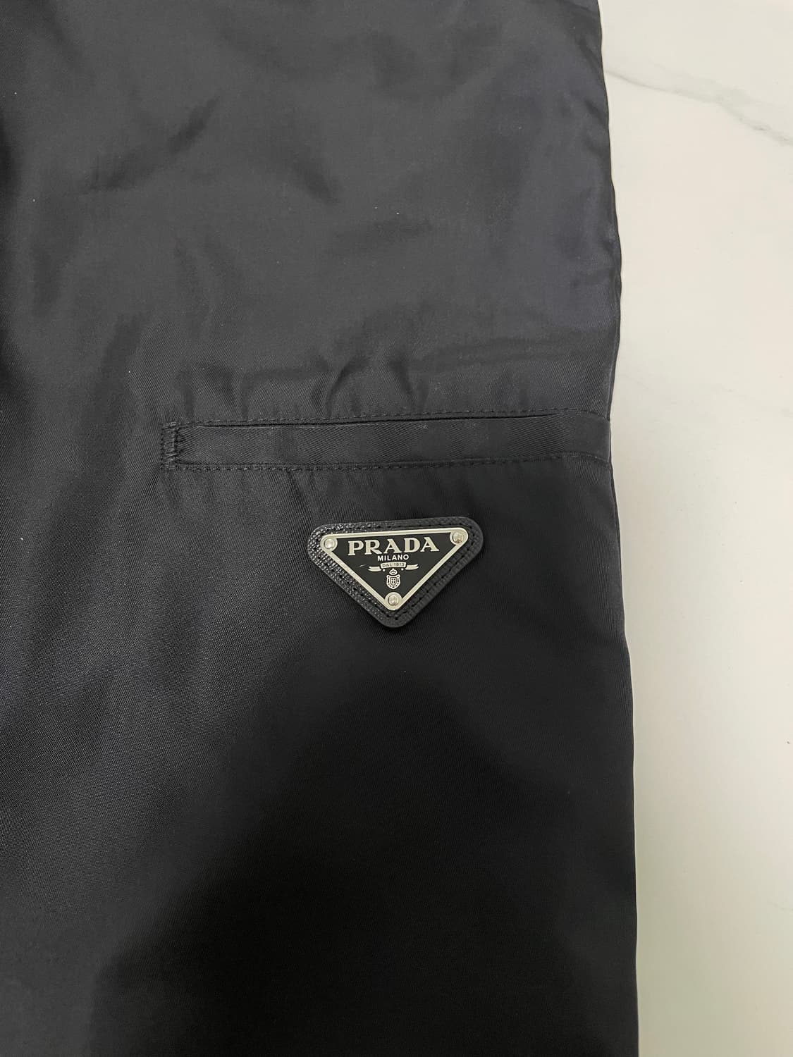 프라다 리나일론 트라이앵글 로고 셋업 50/48 상품이미지7