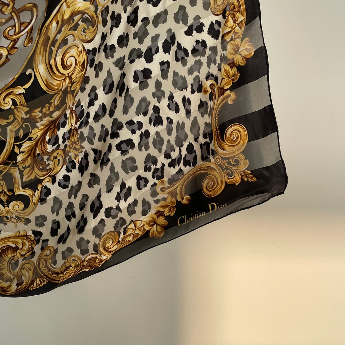 크리스찬 디올 블랙 95 까레 레오파드 스카프 상품이미지3