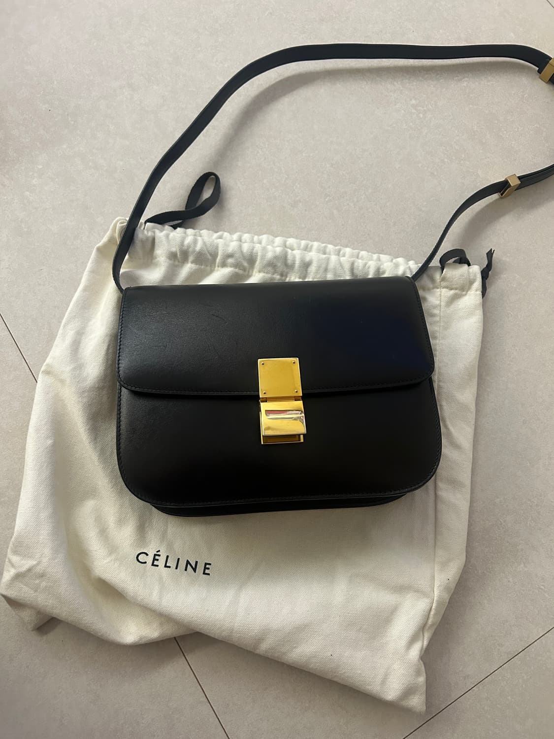 셀린느 클래식 박스 백 블랙 미디엄 금장 상품이미지1