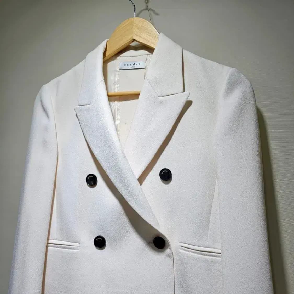 산드로 크롭 더블 버튼 자켓 아이보리 상품이미지4
