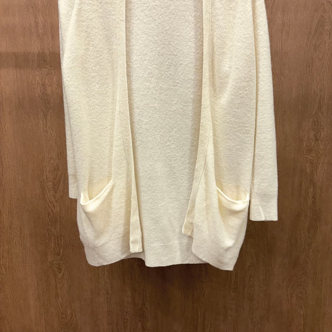 캘빈클라인 래글런 긴팔 니트 가디건 전면부 오픈 디테일 아이보리 상품이미지5