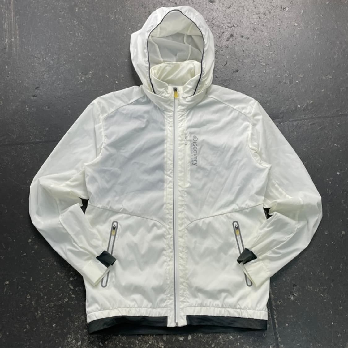 100 디스커버리 경량 바람막이 상품이미지1