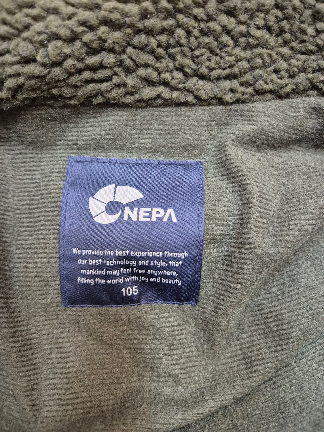 네파 남성용 후리스 점퍼 판매합니다. 사이즈는 105이고, 재질은 폴리에 상품이미지3