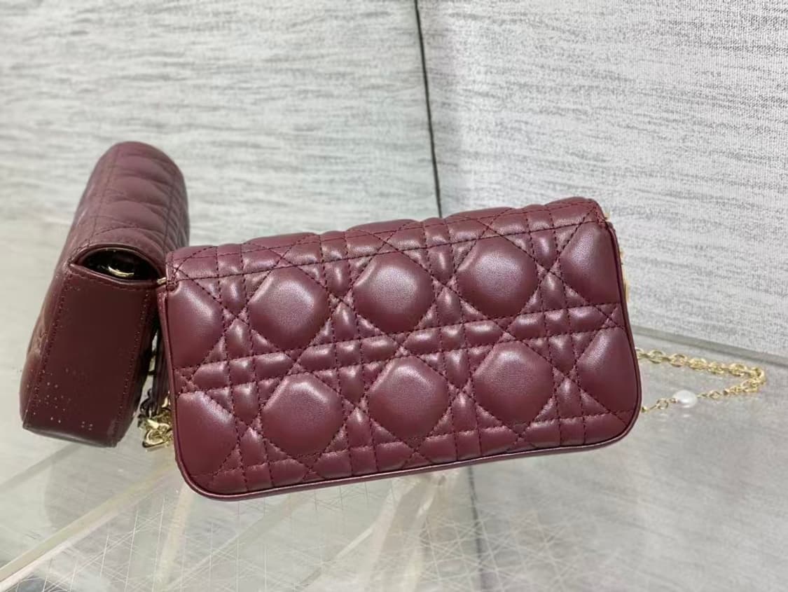 디올 크로스 백시그니처 넝쿨 체크로 클래식한 레터링 참장식
 상품이미지2