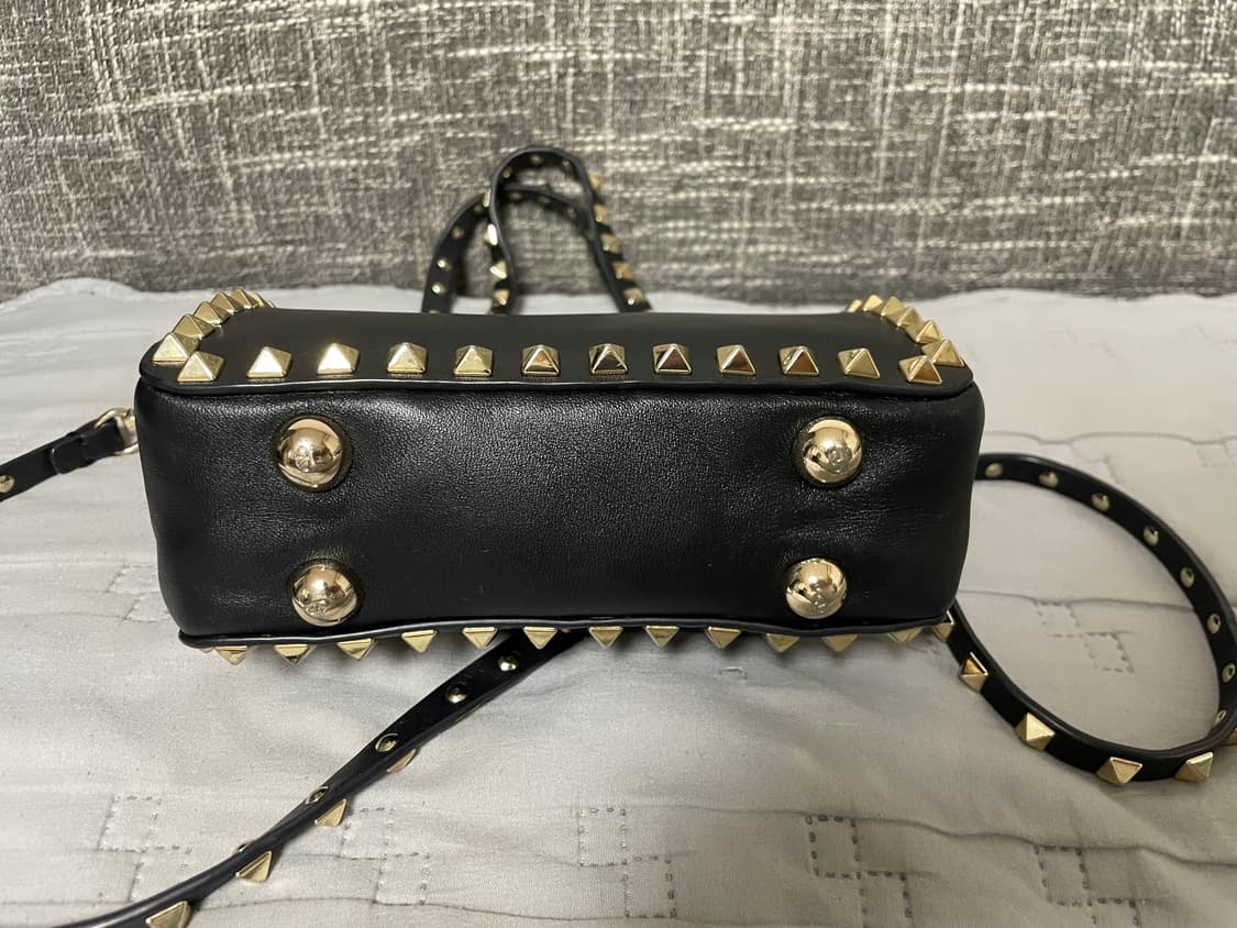 발렌티노 락스터드 블랙 미니 토트백 정품 상품이미지4