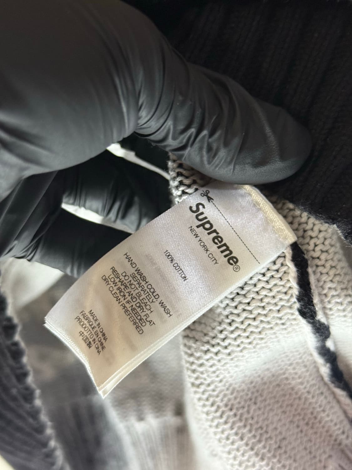 Supreme Futura Sweater Black 24SS 상품이미지4