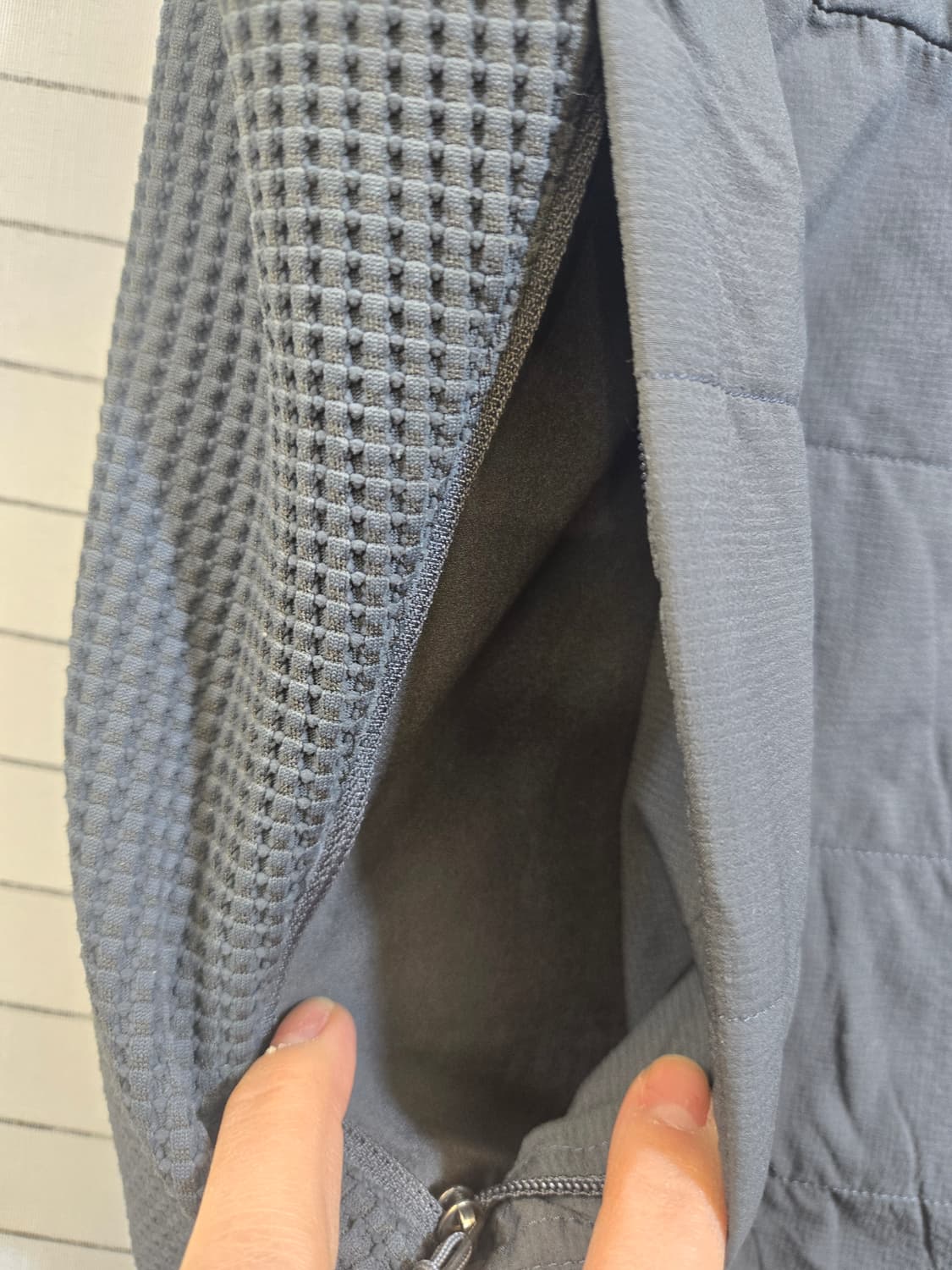 파타고니아 (정품)경량 패딩 조끼 그레이 상품이미지3