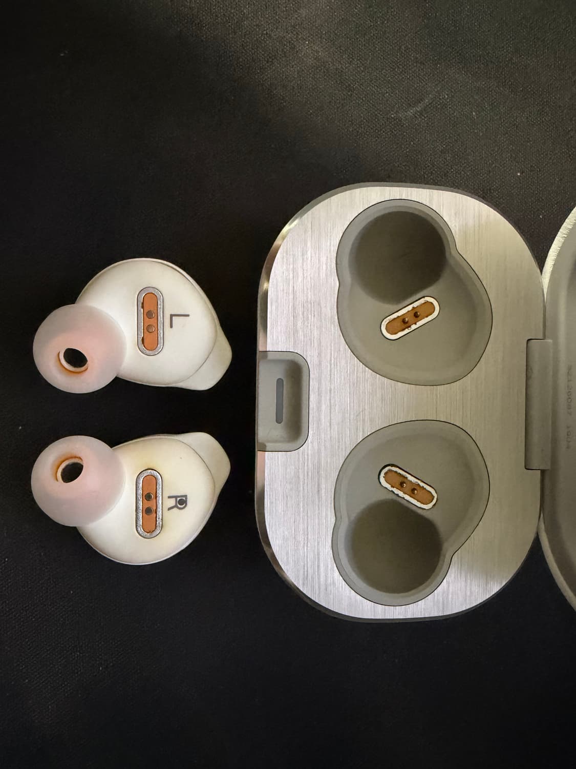 뱅앤올룹슨 베오플레이 E8 2.0 상품이미지5