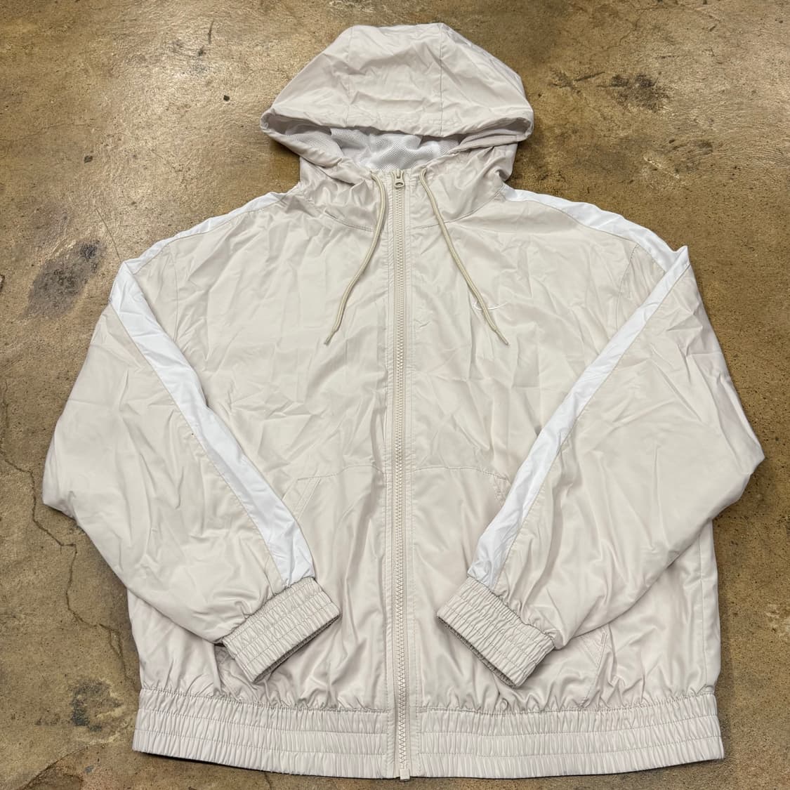 나이키 아이보리 베이지 바람막이  상품이미지2