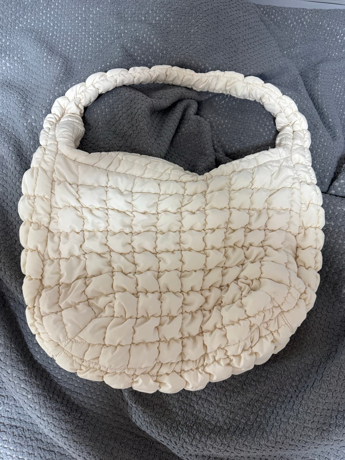 cos 코스 퀼티드 오버사이즈 숄더백 오프화이트 라이트베이지 OS 상품이미지1