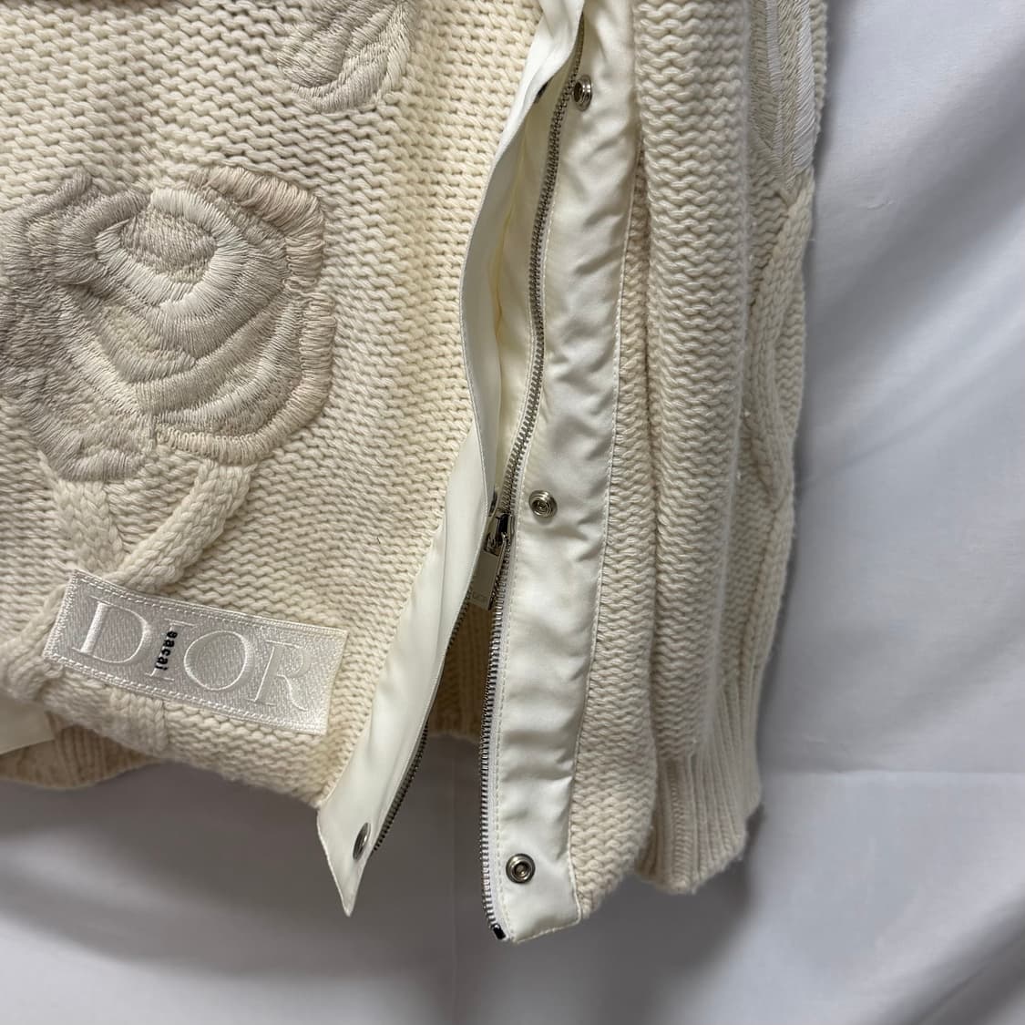 [S+급/L] 디올 플라워 자수 니트 스웨터 아이보리 상품이미지6