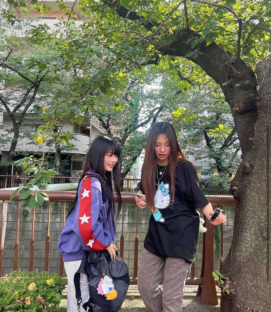 (뉴진스 혜인 착용) 썸머소닉 헬로키티 티셔츠 반팔 블랙 상품이미지3