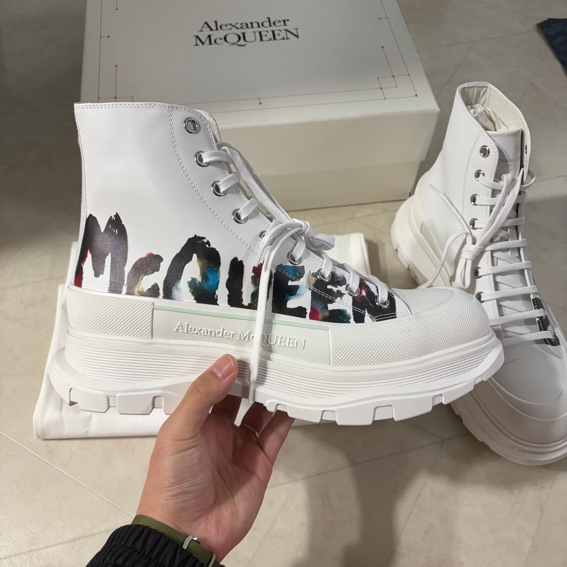 새상품(320)알렉산더맥퀸 그래피티 트레드 슬릭 부츠 화이트 상품이미지3