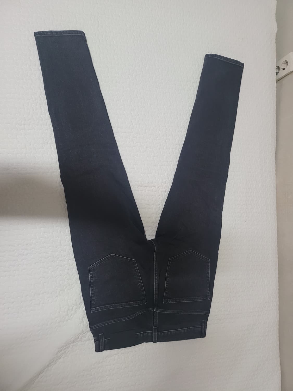 띠어리 애쉬드블랙 스키니진 28 상품이미지2