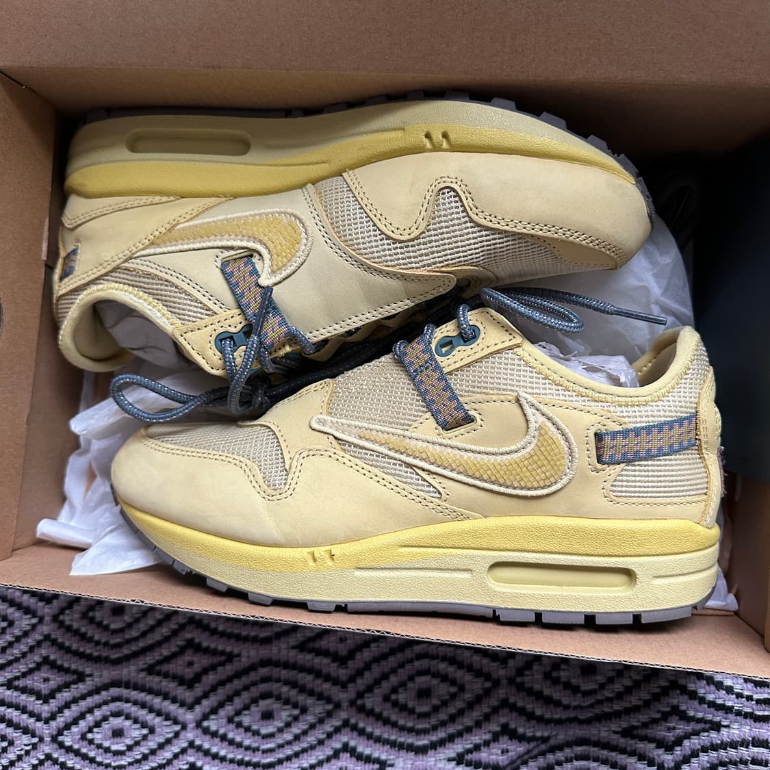 트레비스 스캇 에어맥스 1 캑터스 골드 상품이미지1