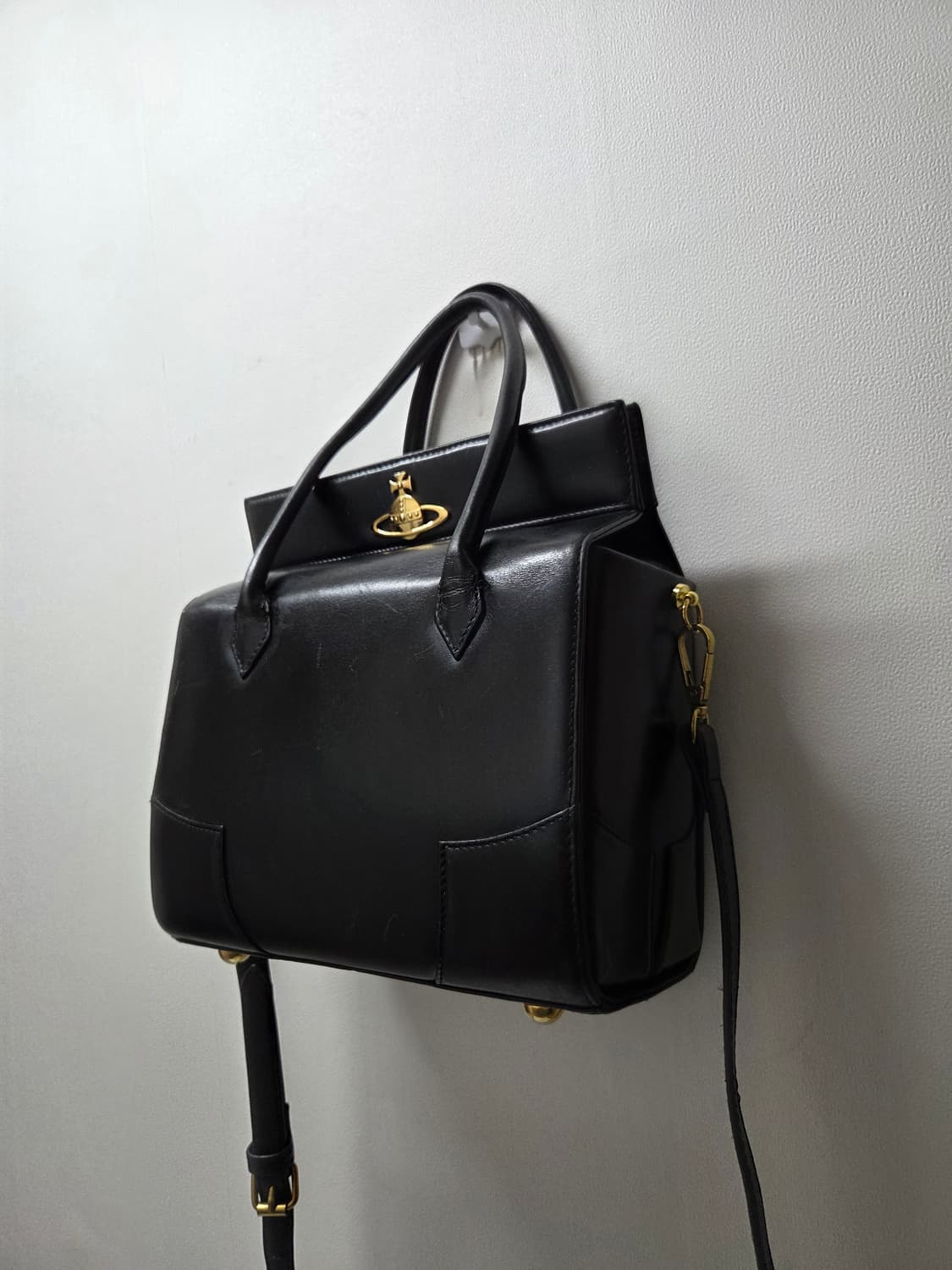 비비안웨스트우드 블랙 토트백 숄더백 상품이미지3