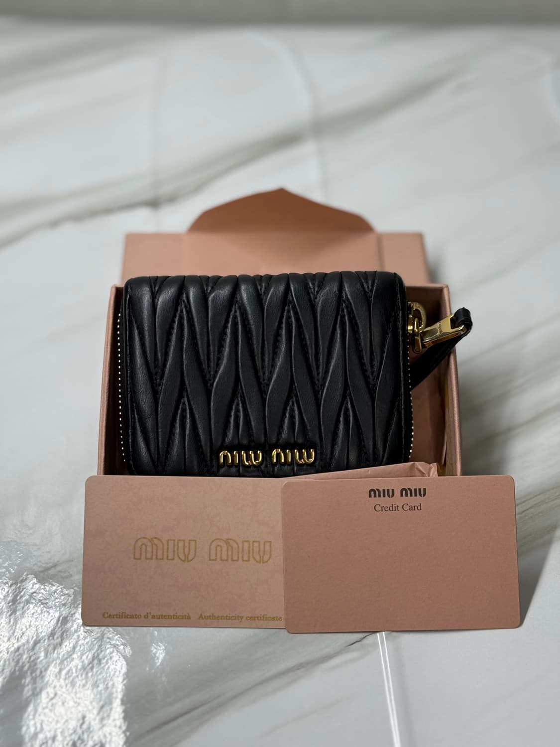 미우미우 마테라쎄 지갑 상품이미지1