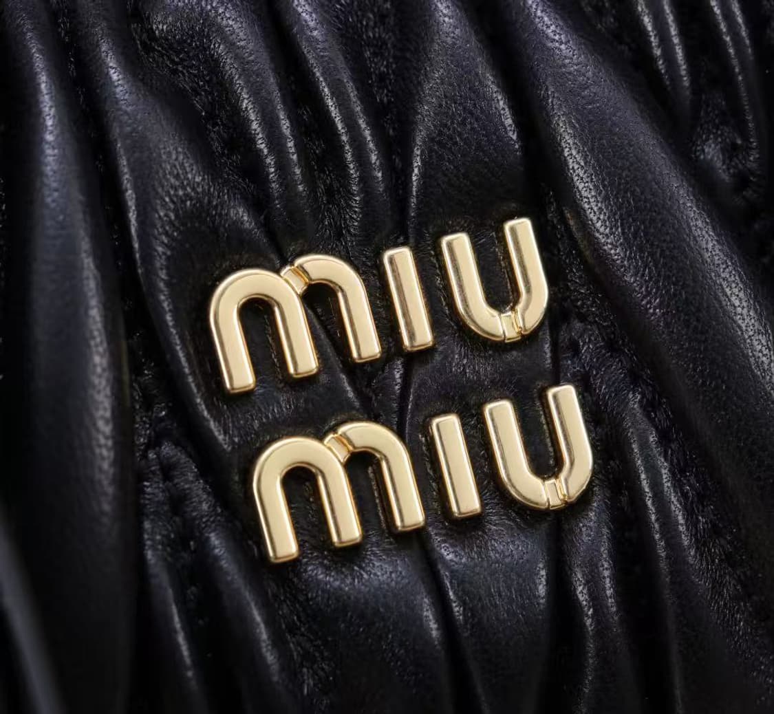 미우 미우 완더 마테라쎄 나파 가죽 호보 미니백 블랙 상품이미지4