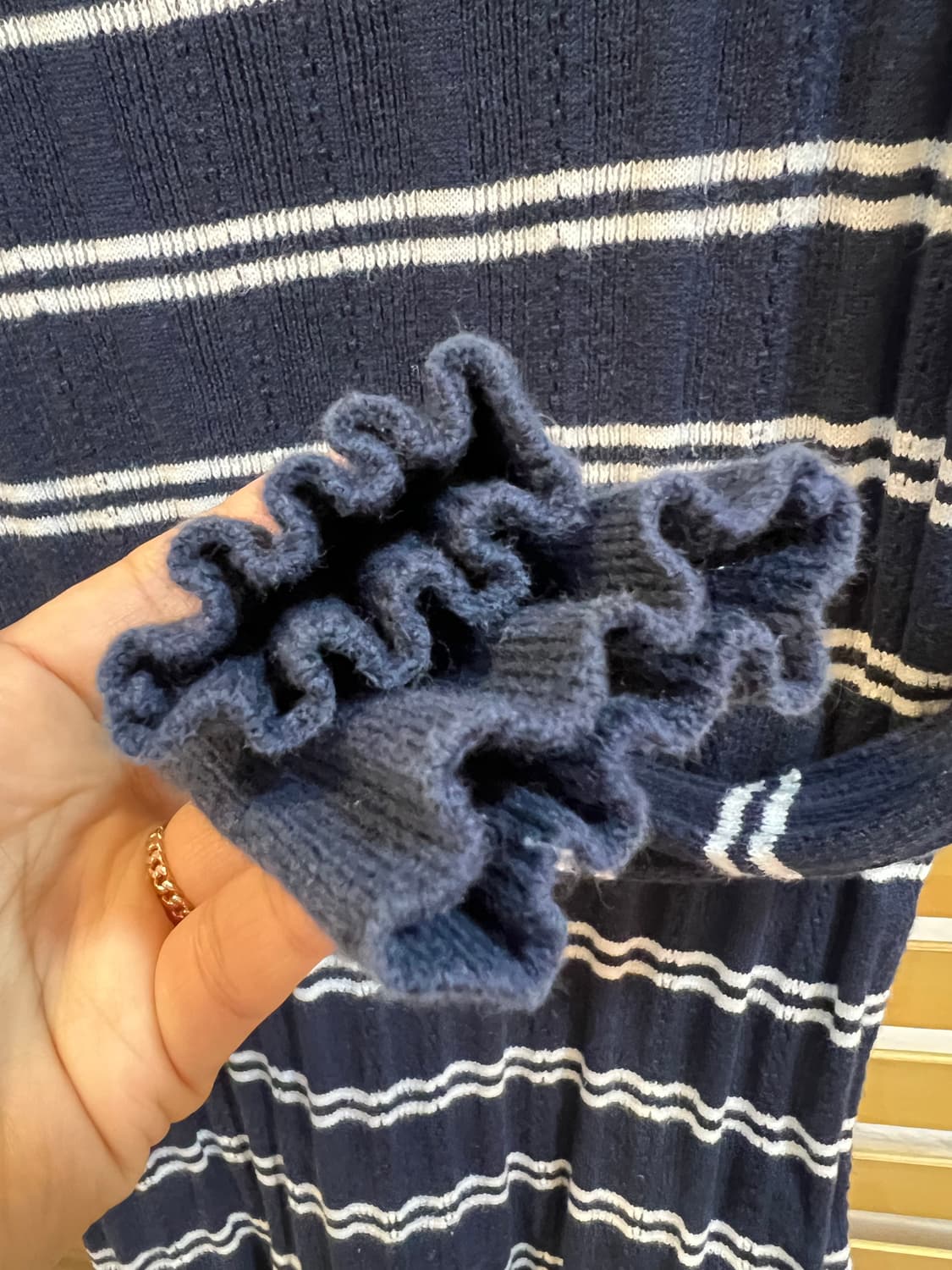 타미힐피거 여성 네이비 스트라이프 아일렛골지니트 니트티셔츠   상품이미지4