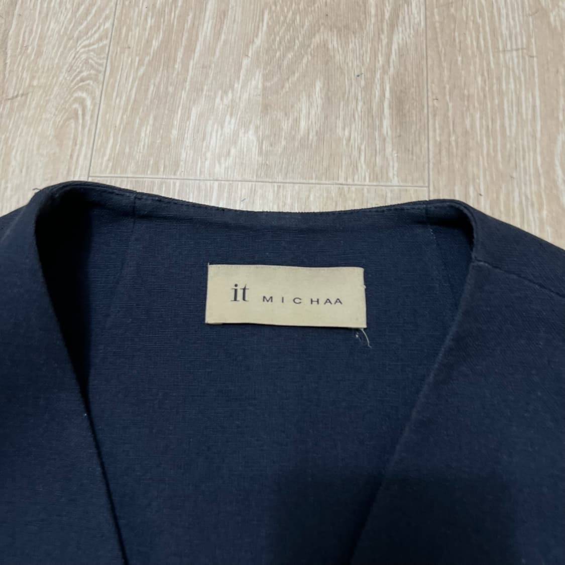 잇미샤 여성 미니멀 노카라 베스트 원피스 82-88-160  상품이미지4