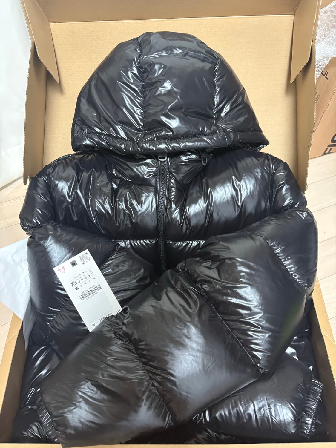 자라 유광 블랙 패딩 상품이미지1