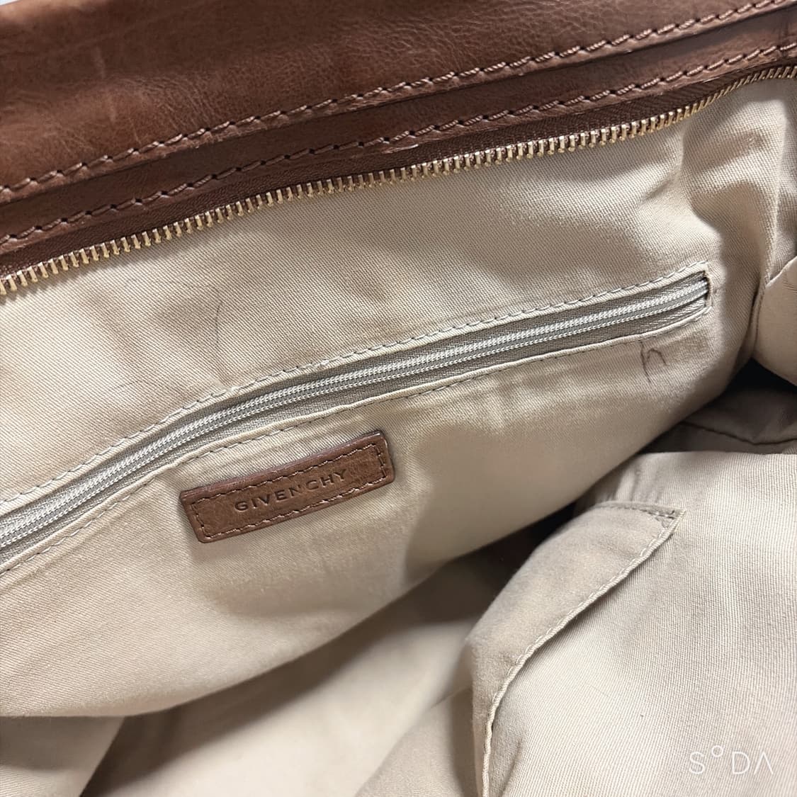 지방시 브라운 가죽 토트겸 숄더백 상품이미지7