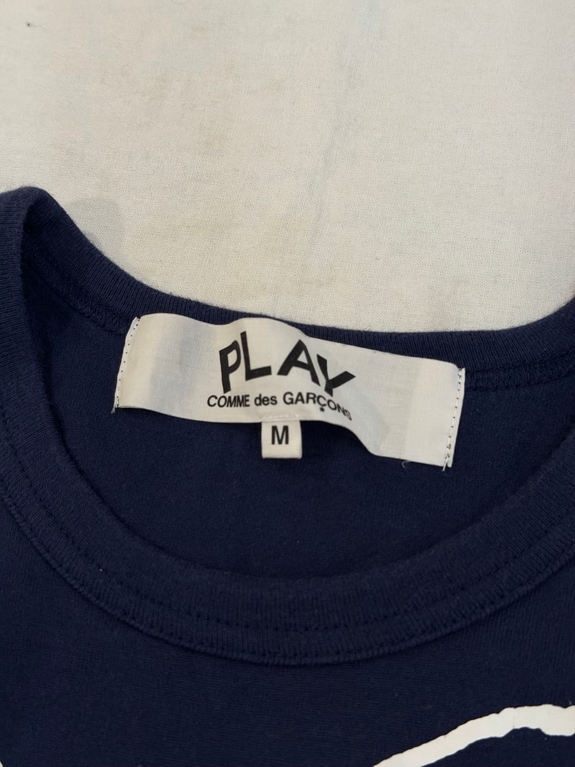 꼼데가르송 빅하트 반팔 티셔츠 네이비 상품이미지3