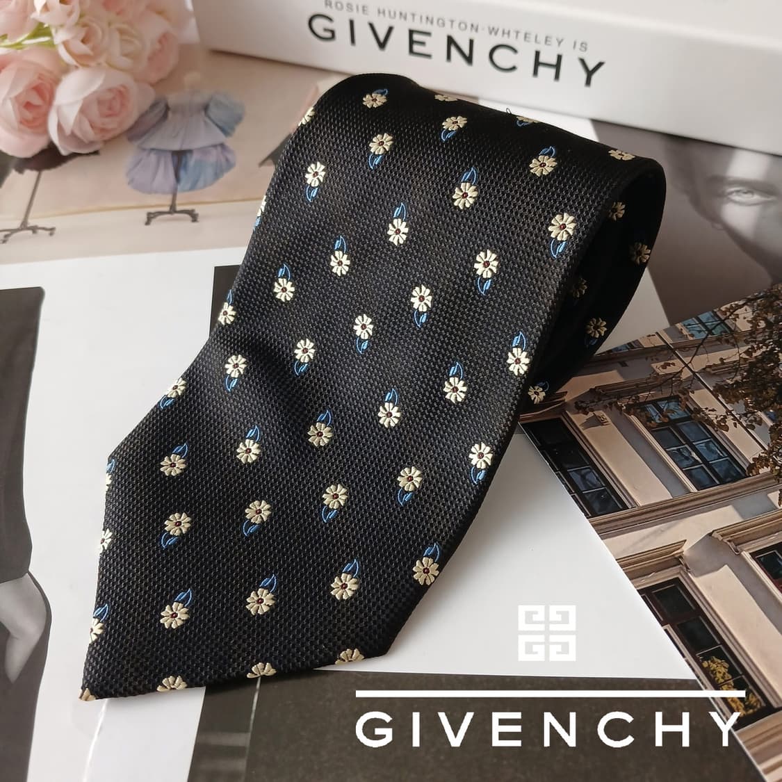 지방시 실크 블랙 플라워 자카드 넥타이 9.6cm A등급 A18890
 상품이미지1