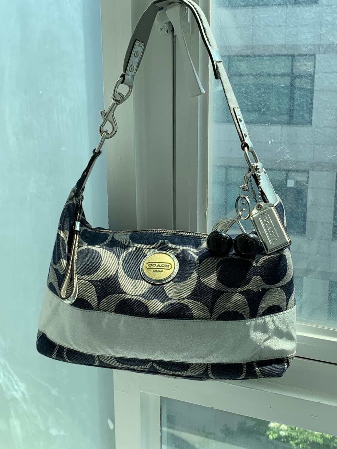 희귀🩶 Coach denim silver shoulder bag 상품이미지1