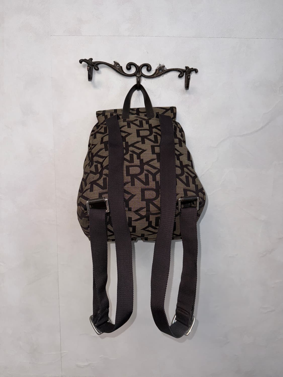 DKNY brown logo multi pocket backpack  상품이미지3