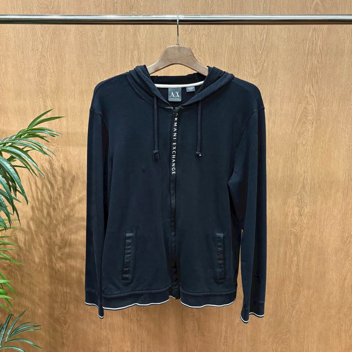 아르마니 익스체인지 긴팔 후드 집업 로고 프린팅 플래킷 디테일 블랙 상품이미지1