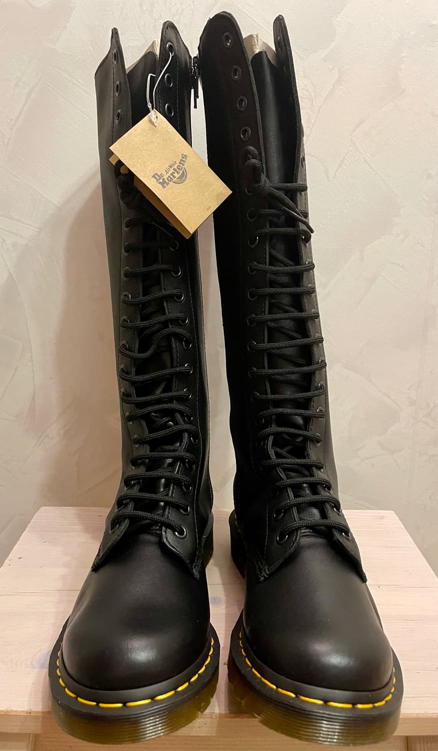 새상품/닥터마틴 Dr. Martens 1B60 20홀 니하이 부츠 블랙 상품이미지1