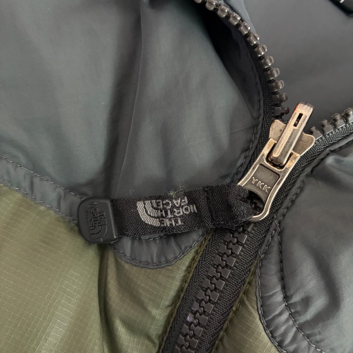 North Face 노스페이스 카키 700 눕시 패딩 베스트 상품이미지8