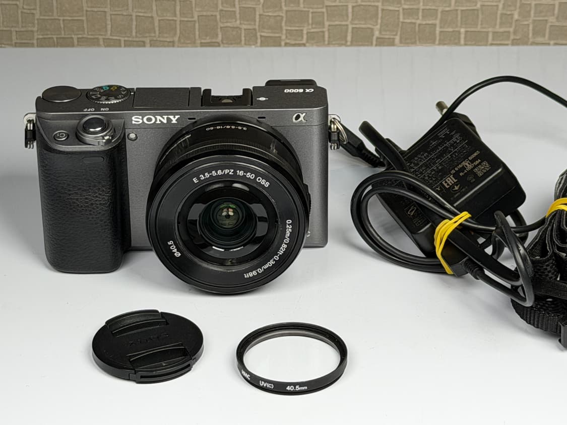 소니 A6000 그레이 미러리스 카메라 상품이미지1