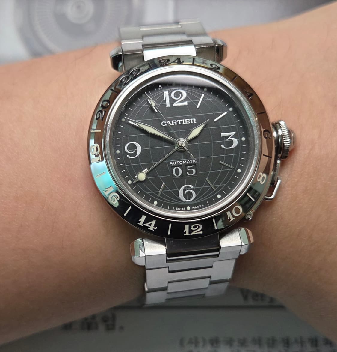 레어] 까르띠에 파샤 GMT 지구본 블랙판 빅데이트 36mm 브레이슬릿  상품이미지9