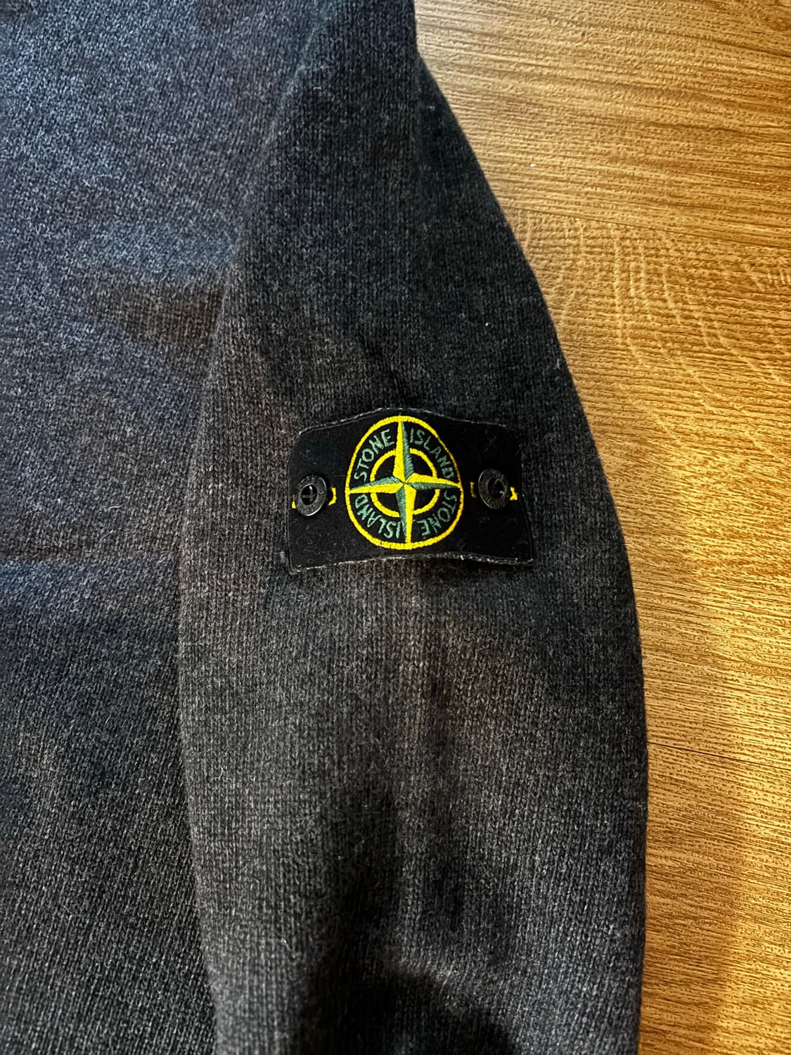 스톤아일랜드 다크 그레이 니트 상품이미지2