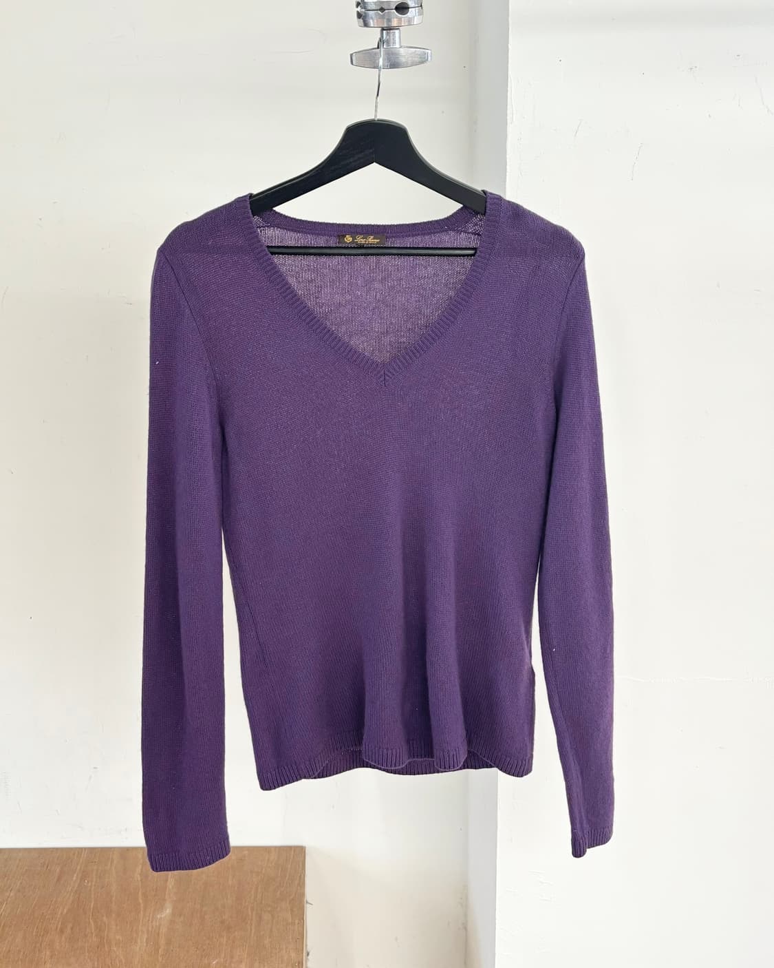 로로피아나 퍼플 캐시미어 브이넥 니트 스웨터  상품이미지1