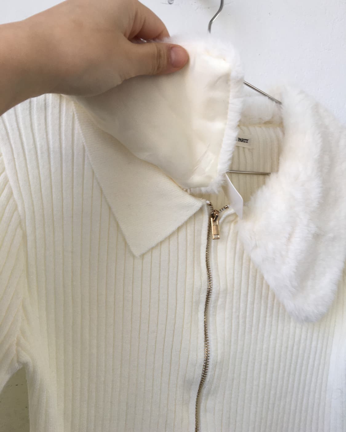 Fake fur trimming ribbed knit zip up 상품이미지3