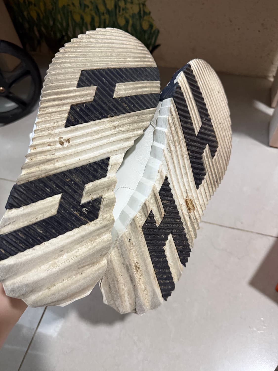 크림판 풀박스 에르메스 바운싱 스니커즈 42사이즈 상품이미지7